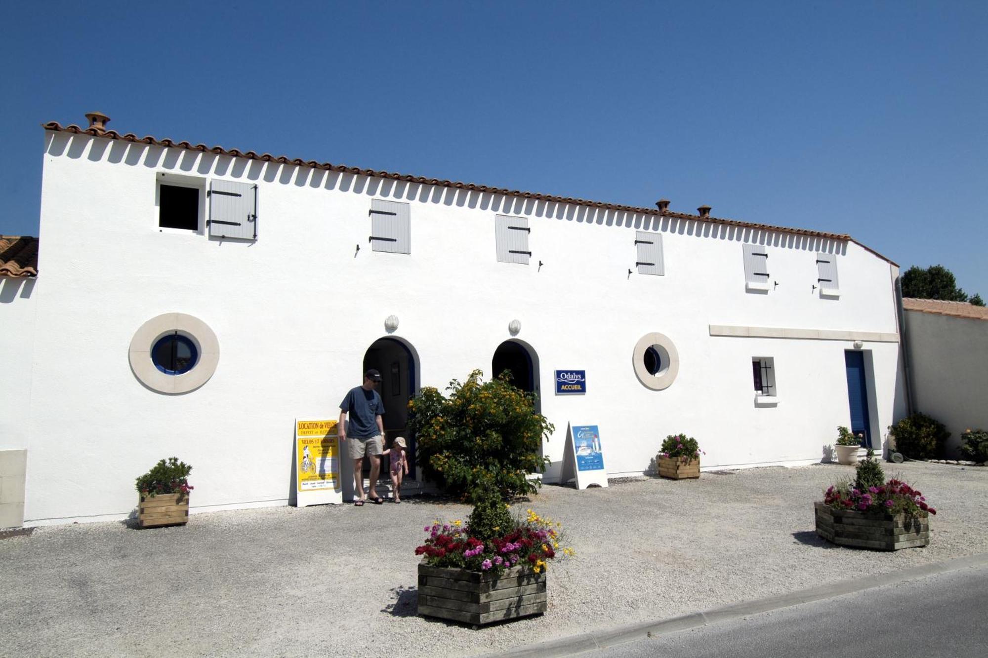 Residence Odalys Le Village Des Amareyeurs Le Château-dʼOléron Екстериор снимка