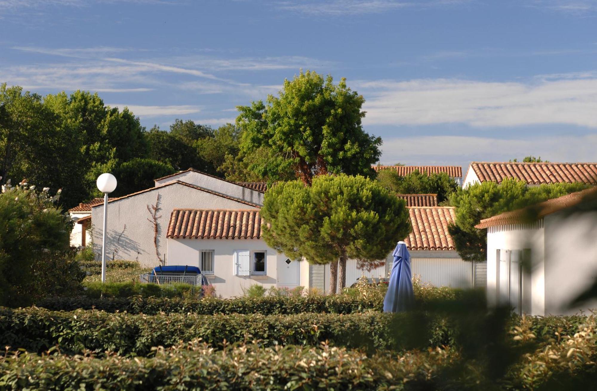 Residence Odalys Le Village Des Amareyeurs Le Château-dʼOléron Екстериор снимка