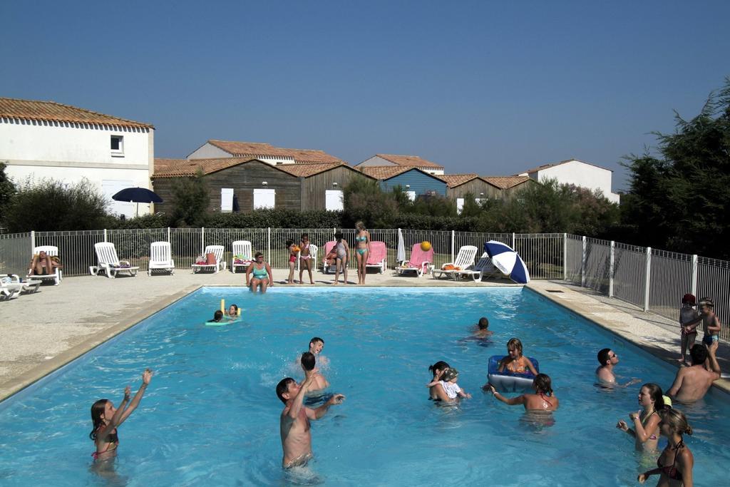 Residence Odalys Le Village Des Amareyeurs Le Château-dʼOléron Екстериор снимка